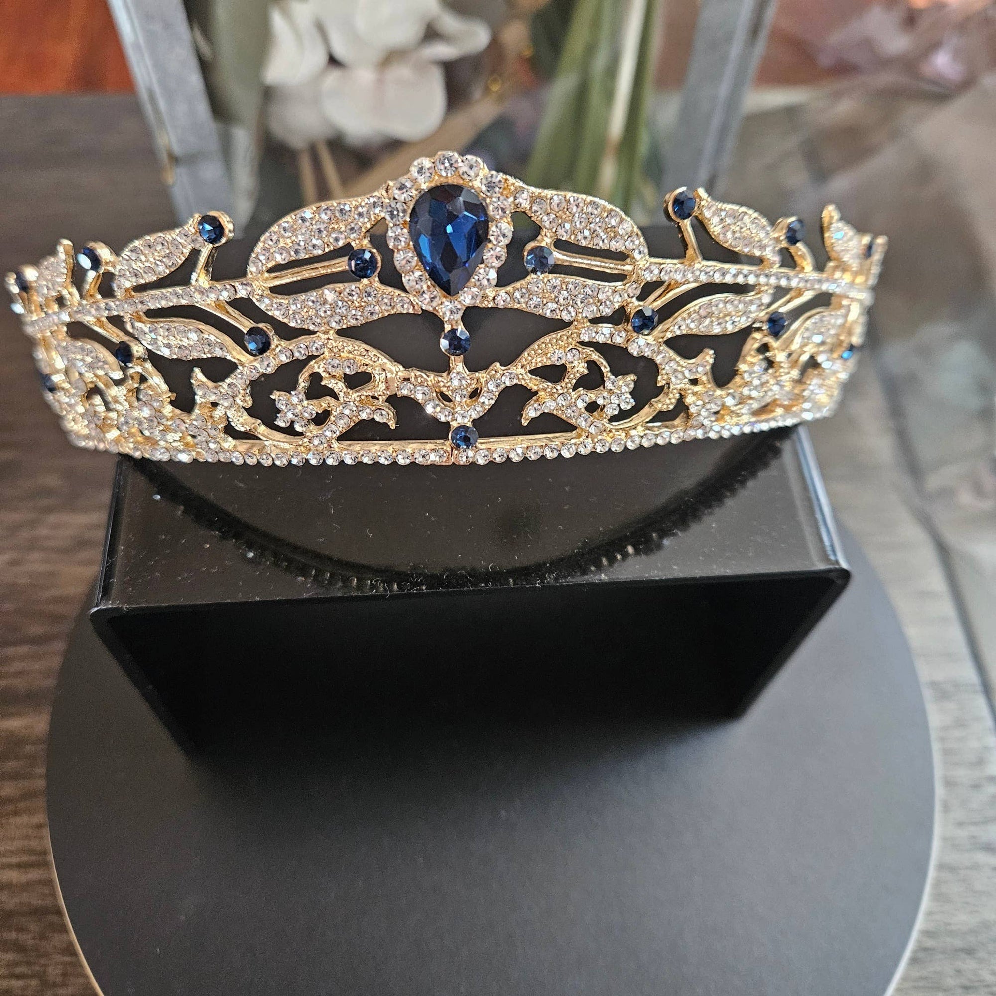 69858-218 Gold Montana blue Tiara L 15.5 *H 1.75''