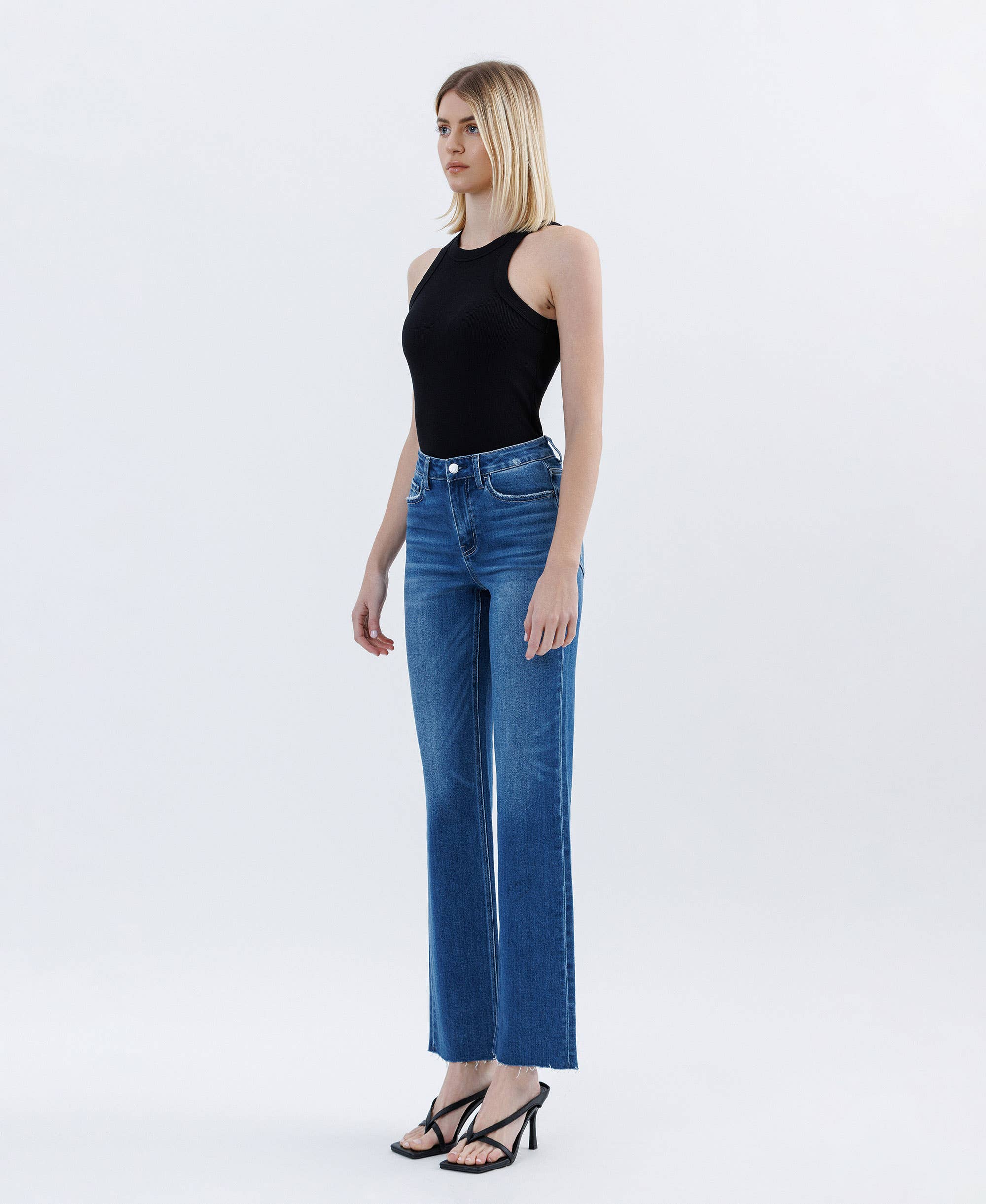 HIGH RISE CLEAN CUT RAW HEM STRAIGHT JEANS