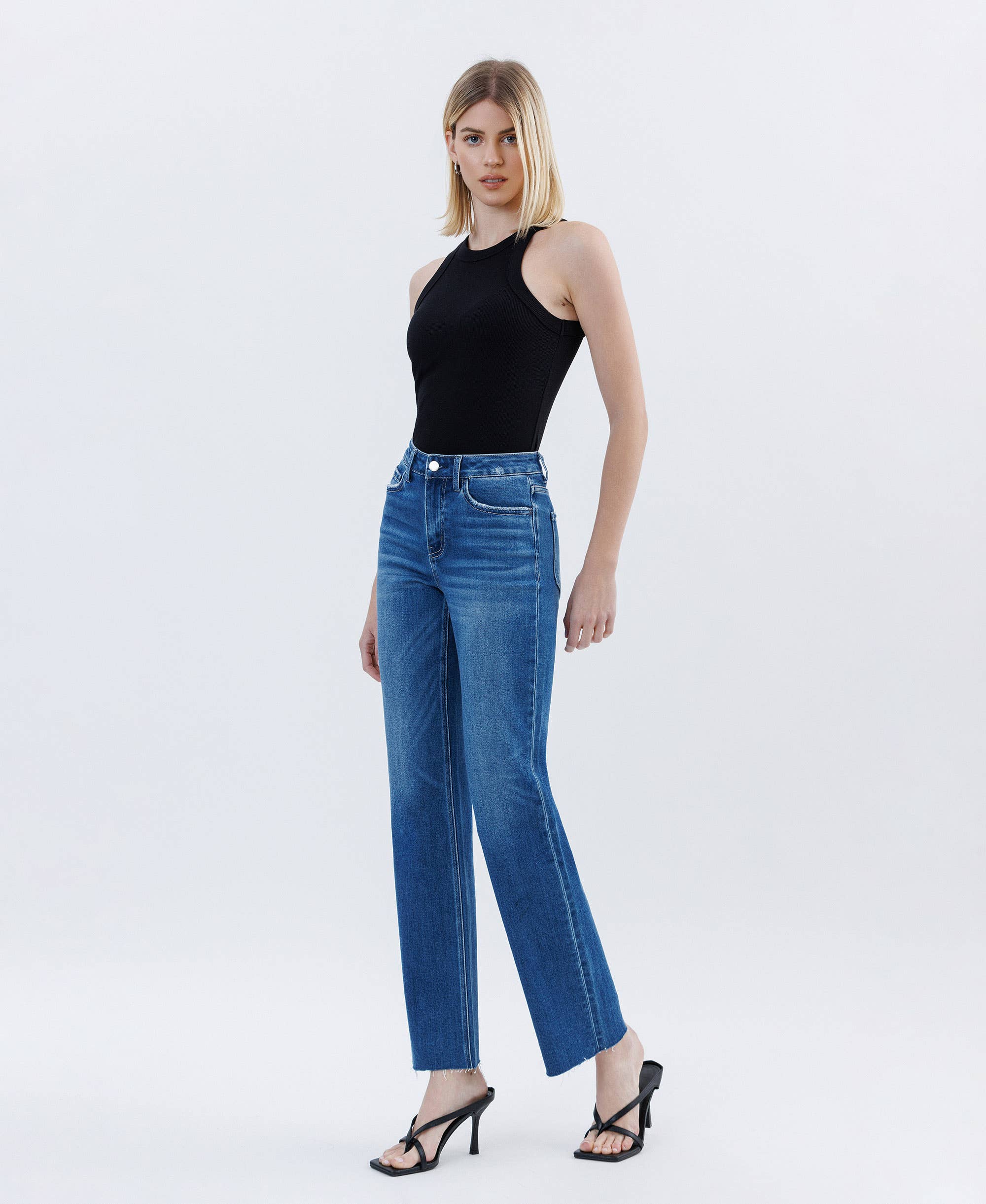 HIGH RISE CLEAN CUT RAW HEM STRAIGHT JEANS