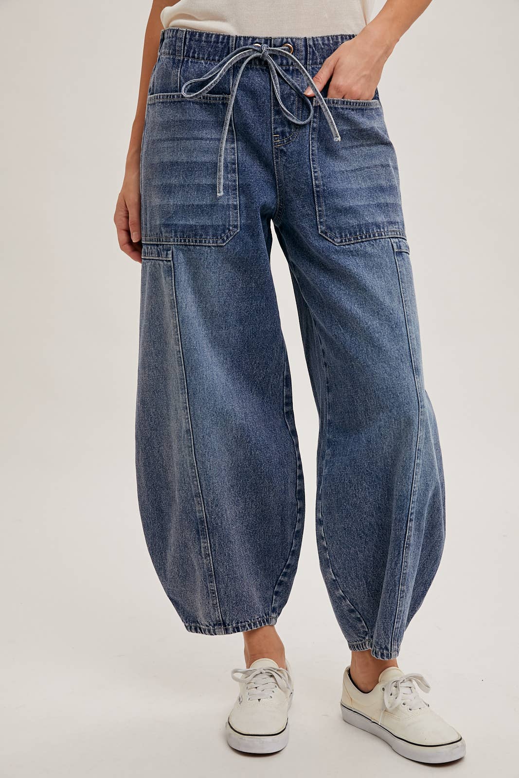 DENIM MID-WAIST DRAWSTRINGS BARREL JEANS