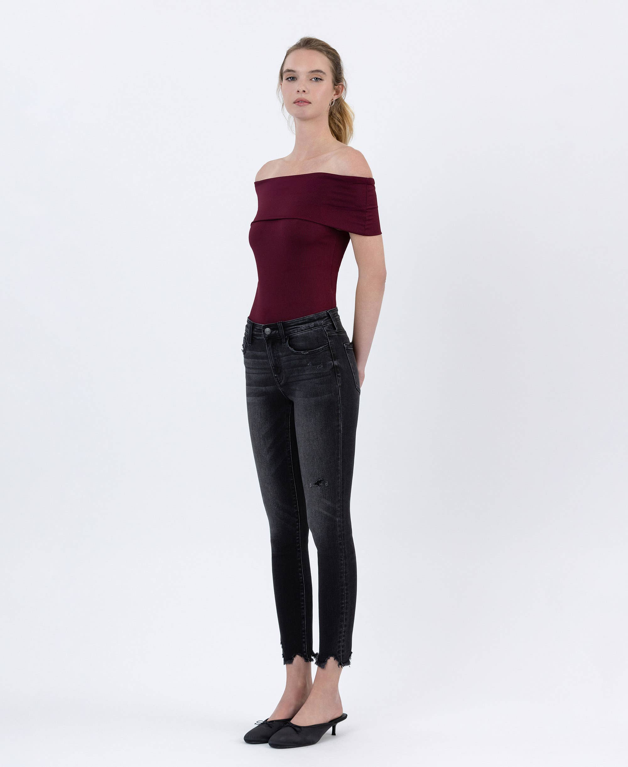 MID RISE UNEVEN RAW HEM CROP SKINNY JEANS