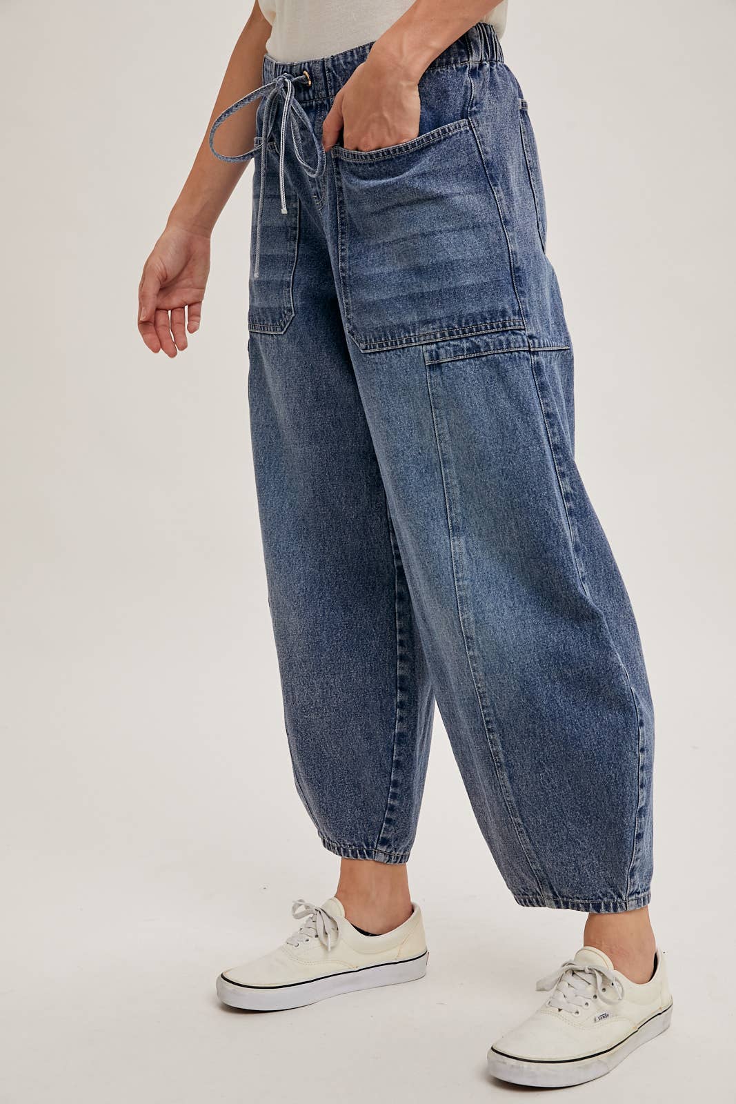DENIM MID-WAIST DRAWSTRINGS BARREL JEANS